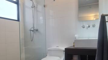 Toallas, jabón, papel de baño