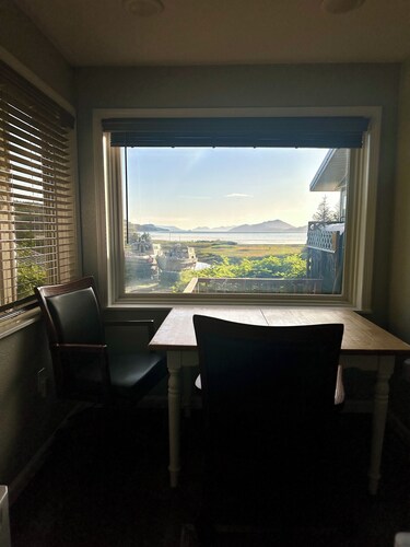 Cozy studio apartment with waterfront view