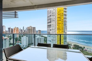 تناول الطعام بالخارج