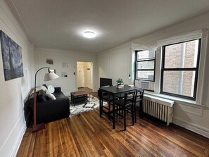 TV, offices - Live like a local in Fort Greene with views of the World Trade Center. Spacious apartment with a large bedroom, sofa bed for two, full kitchen with gas stove, hardwood floors, and bright living/dining area. Elevator building with on-site laundry. (Brooklyn)