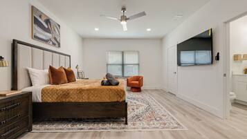 3 habitaciones, tabla de planchar con plancha, wifi y ropa de cama