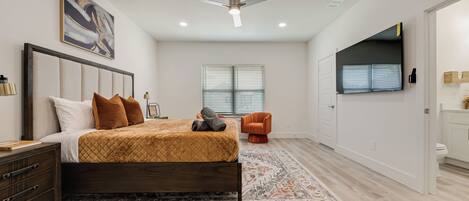 Een strijkplank/strijkijzer, wifi, beddengoed, rolstoeltoegang