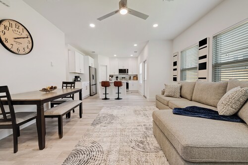 New Modern 3Br Home 9 minutes from DFW Airport 12 minutes from AT&T Stadium