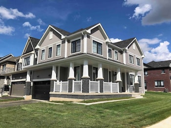 Brand New 5 Bedroom Home in West Niagara