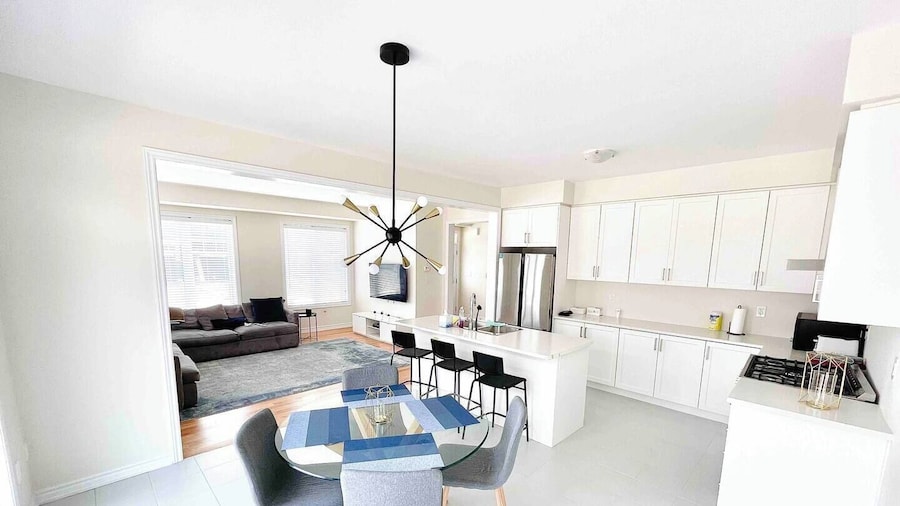 Brand New 5 Bedroom Home in West Niagara