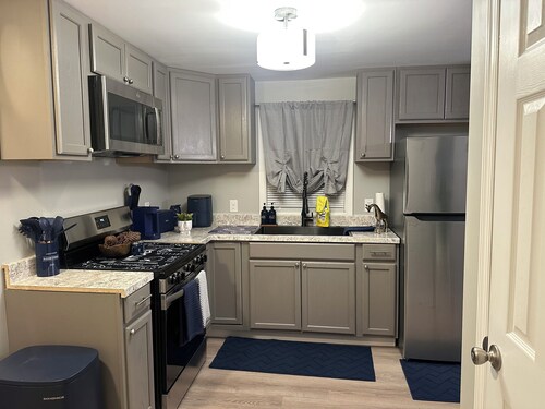 Charming family friendly 3-bedroom house in  Painter with AC and outdoor patio