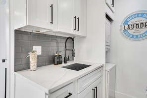 Mikrobølgeovn, ovn og kokeplater