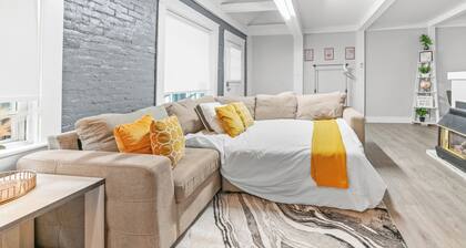 Unbeatable Location! Unique Downtown Loft | Free Parking • AC • WiFi • Sleeps 4