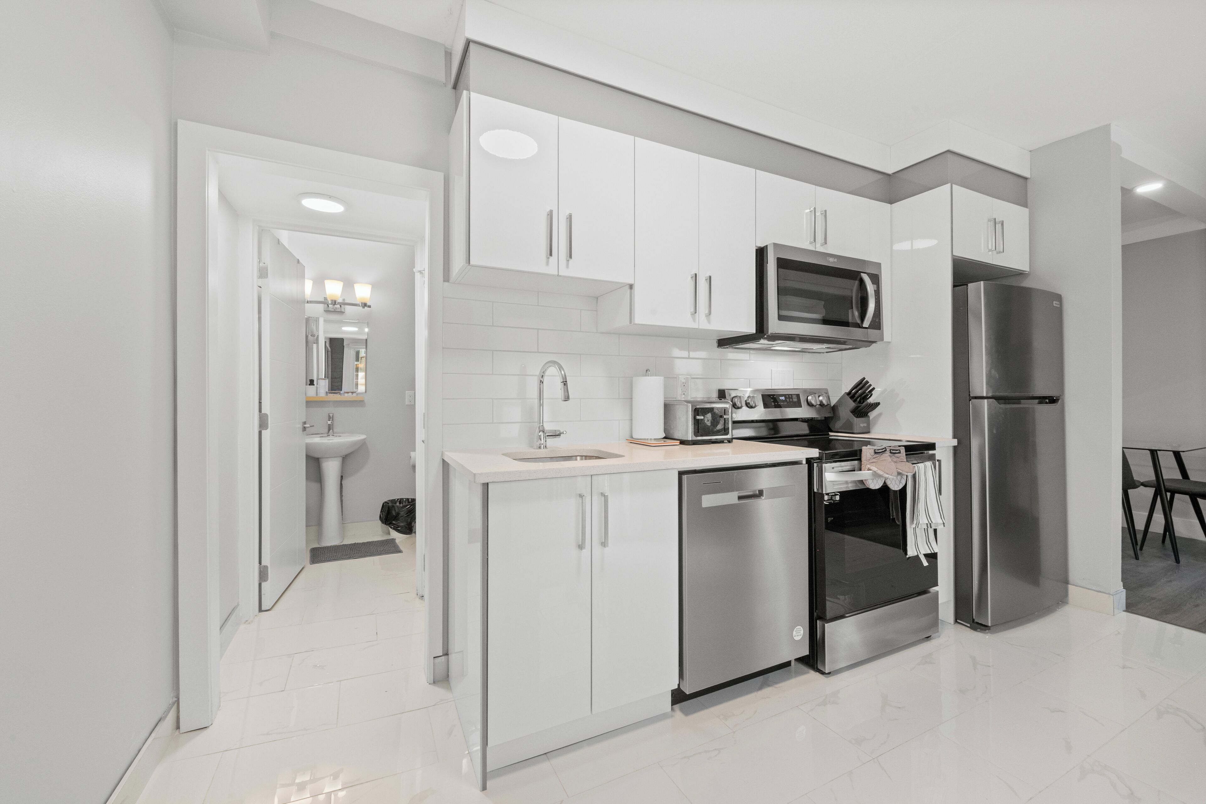 冰箱、微波炉、烤箱、炉灶