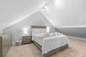 1 bedroom, desk, iron/ironing board, free WiFi - Unbeatable Location! Unique Downtown Oliver Loft | Free Parking • Fast WiFi (Edmonton)