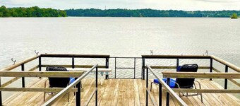 Waterfront! Prime Location, Clean, Swimming Pool, Fishing Dock, WIFI