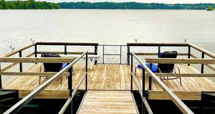 Waterfront! Prime Location, Clean, Swimming Pool, Fishing Dock, WIFI