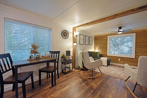 Peaceful retreat, next to a Winery with a fire pit. Pet friendly