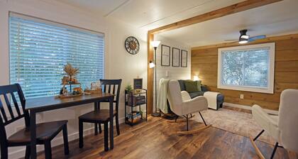 Peaceful retreat, next to a Winery with a fire pit. Pet friendly