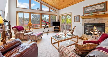 New! Home on Golf Course, Fireplace, Spacious Deck