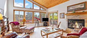 New! Home on Golf Course, Fireplace, Spacious Deck