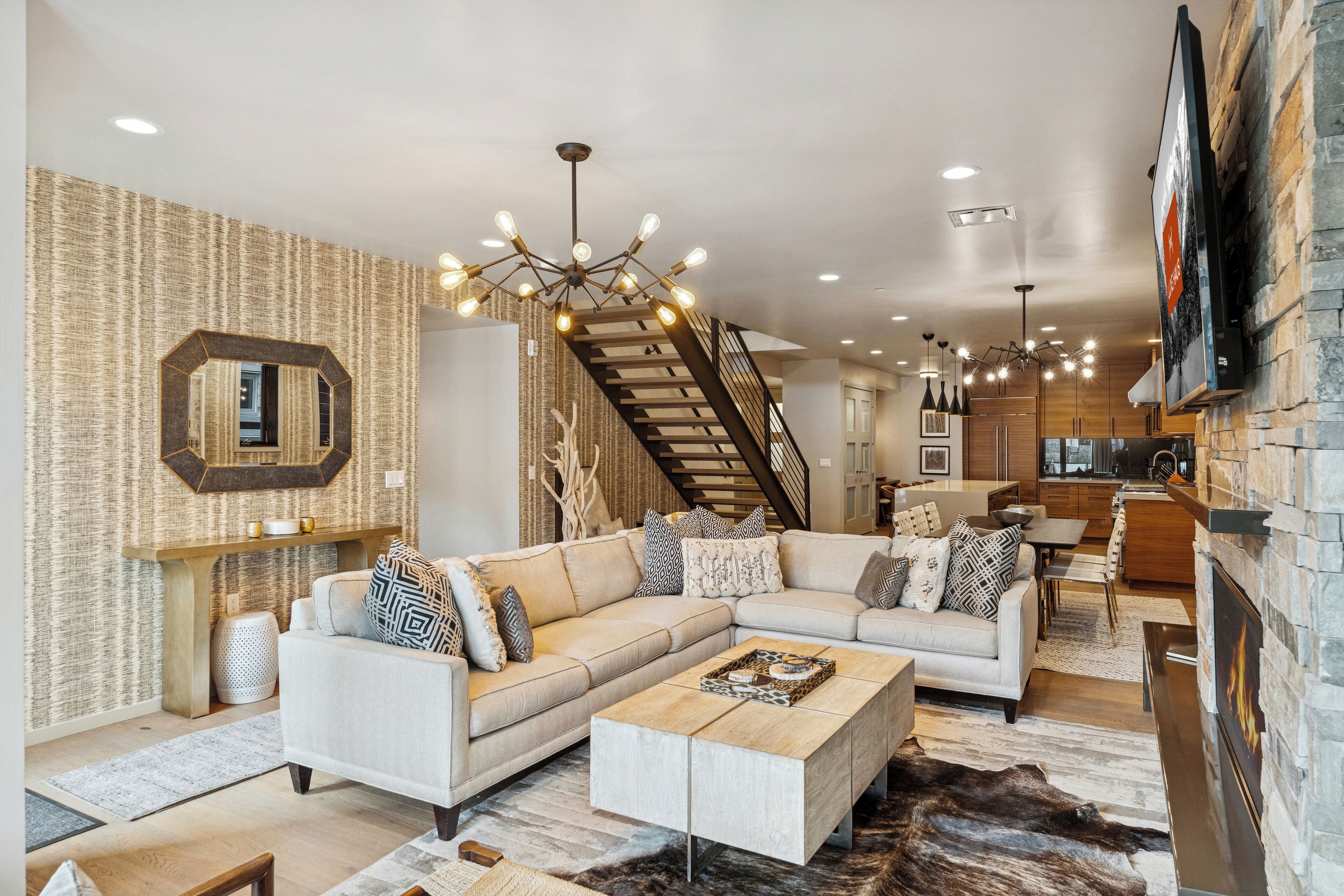 智能电视、壁炉、书