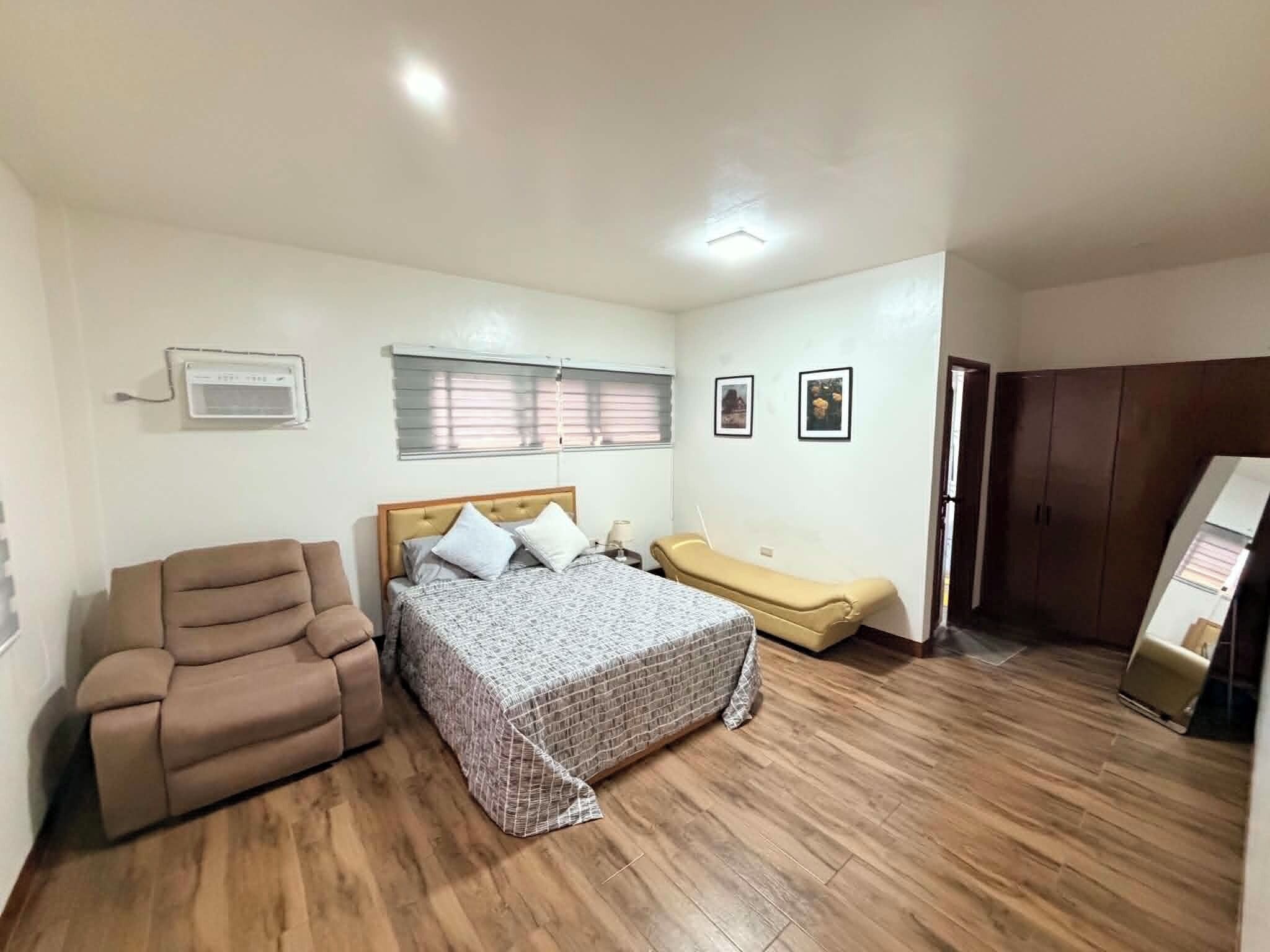 Basic House, Mountain View