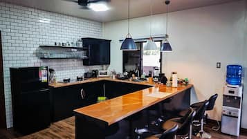 大型雪櫃/冰箱、爐具、廚房用具/餐具/器皿