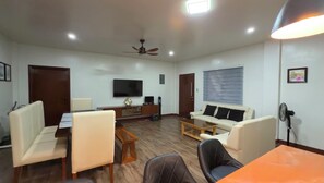 Interior - Earl's Villa (Pili)