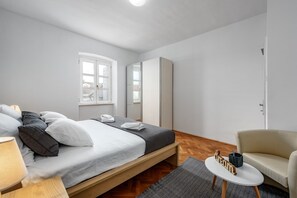 2 عدّة غرف نوم وخدمة الإنترنت