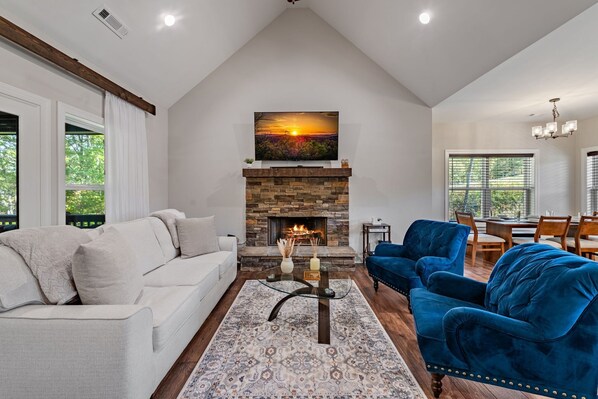 Smart TV, fireplace