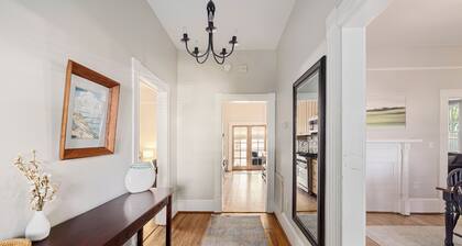 3-bedroom Bungalow, view of Uptown, walking distance to historic Plaza Midwood.