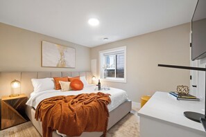 2 عدّة غرف نوم ومكواة/لوح كي وواي فاي وملاءات أسرّة