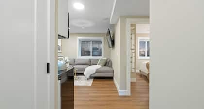 Cute, Clean, Modern Suite in a House - Great Area!