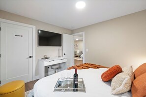 2 عدّة غرف نوم ومكواة/لوح كي وواي فاي وملاءات أسرّة