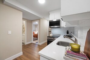 ميكروويف، فرن، موقد طهي مسطح، غسالة أطباق