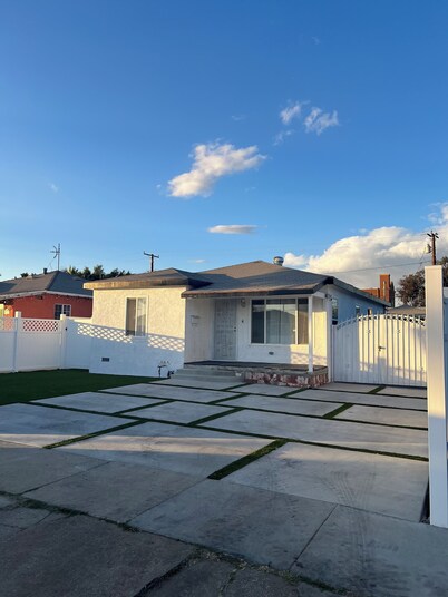 Charming 1-bedroom house in Hawthorne with AC