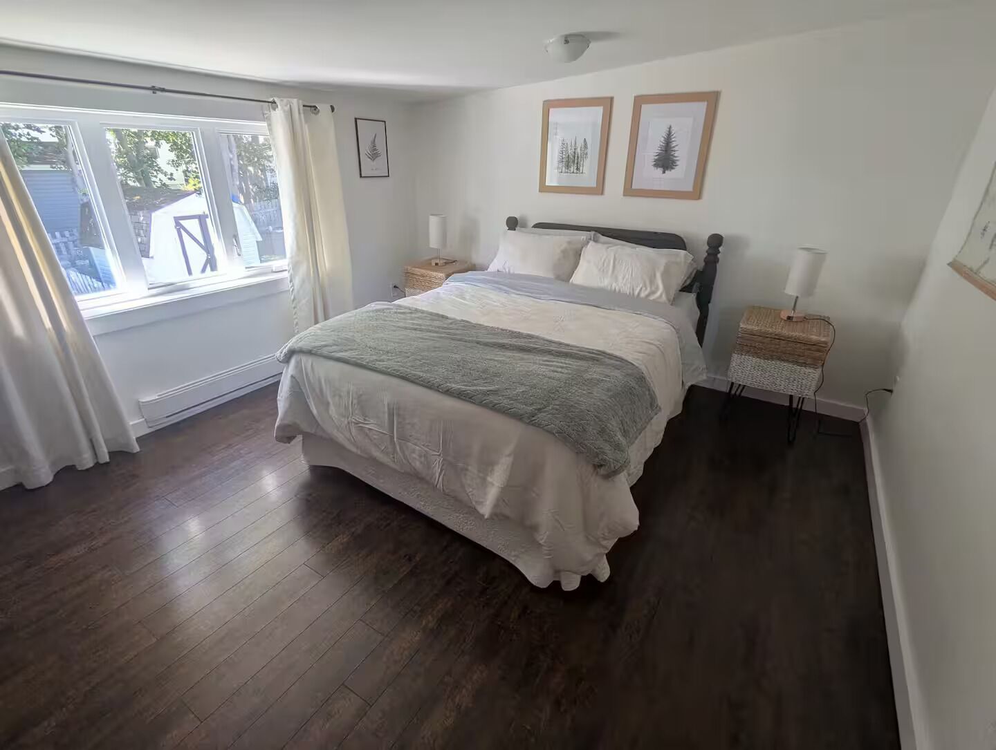 2 عدّة غرف نوم ومكواة/لوح كي وواي فاي وملاءات أسرّة