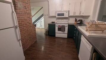 Micro-ondes, four, plaque de cuisson, lave-vaisselle