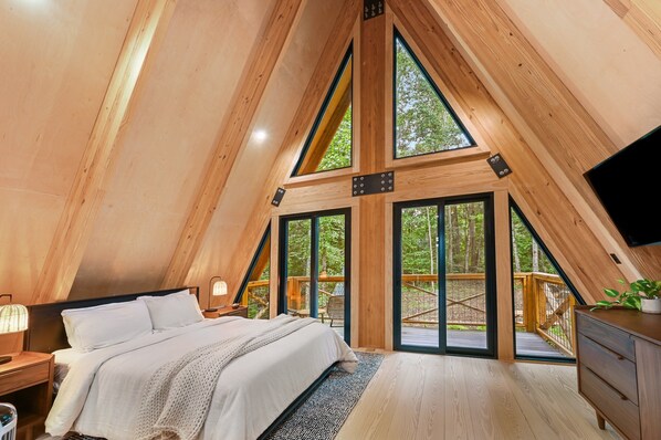 5 bedrooms, iron/ironing board, free WiFi, bed sheets