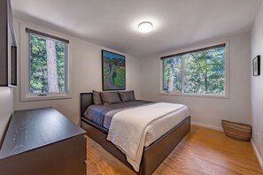 2 室のベッドルーム、アイロン / アイロン台、WiFi (無料)、ベッドシーツ