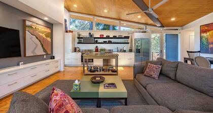 Happenstance Vineyards - Experience Luxury at Happenstance Vineyards in Mosier, 2 King Rooms