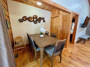 Dining - Copper Mine Cabin -Sleeps12, Hot Tub, WIFI, Foosball, Sm.Dog Friendly, Gas Logs, Firepit (Jefferson)