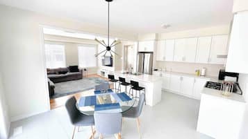 Ruokailu omassa huoneessa