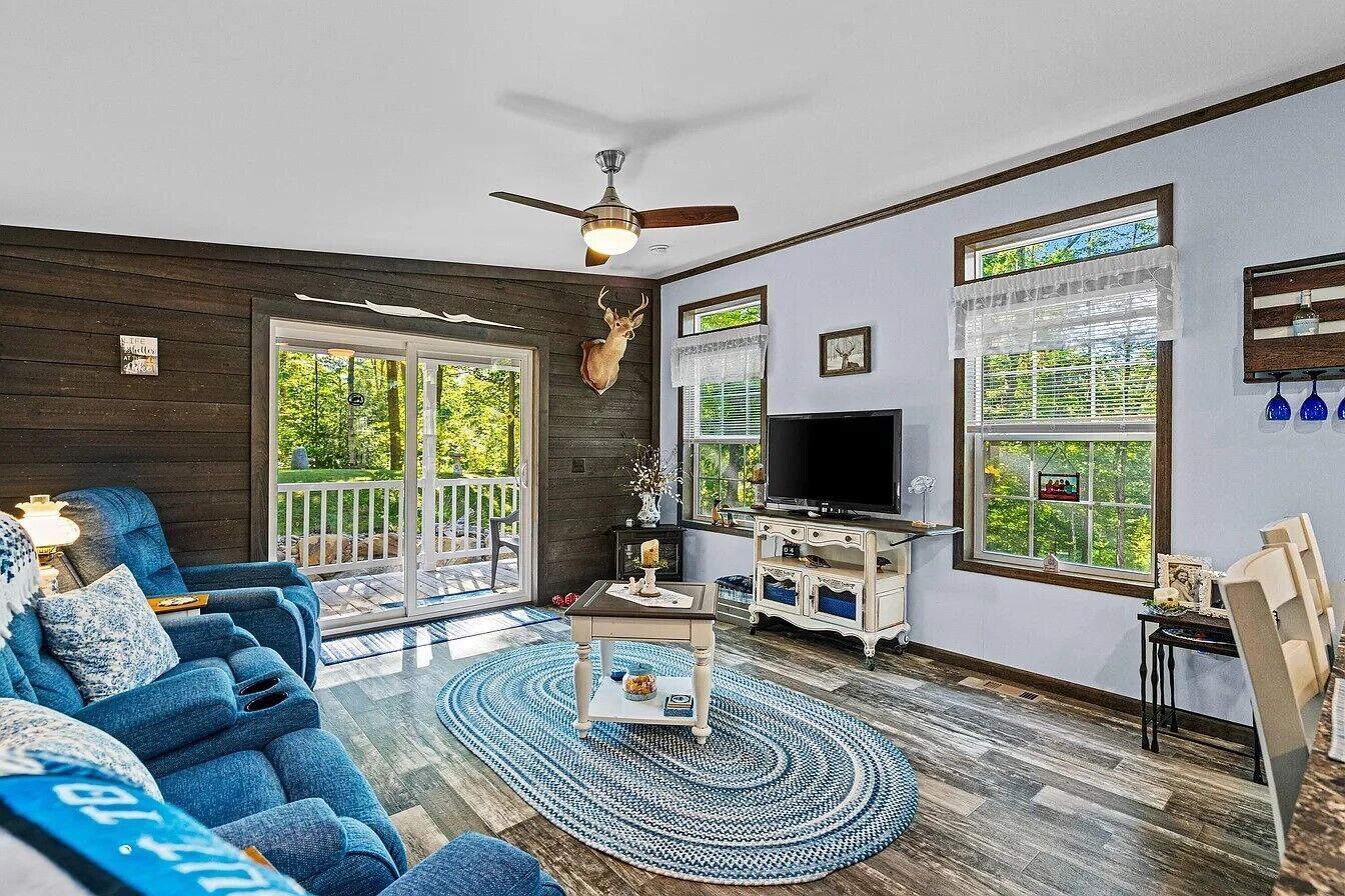 Smart-TV, Kamin, Bücher