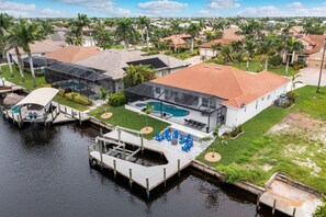 Exterior - Avida Serena - Luxury Rental Pool, Spa & Walk to Cape Harbour (Cape Coral)