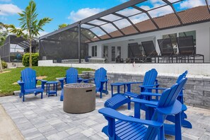 Terrace/patio - Avida Serena - Luxury Rental Pool, Spa & Walk to Cape Harbour (Cape Coral)