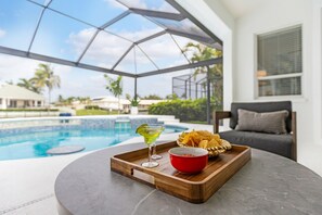 Lämmitetty uima-allas