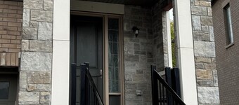 Quaint 4-bedroom house with AC in charming Whitby on