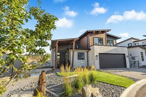 المنشأة من الخارج