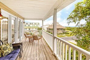 Terrace/patio - North Tybee house near lighthouse with ocean views and media room (Tybee Island)