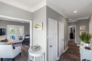 Smart TV - North Tybee house near lighthouse with ocean views and media room (Tybee Island)