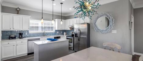 Refrigerador, microondas, horno, lavavajillas