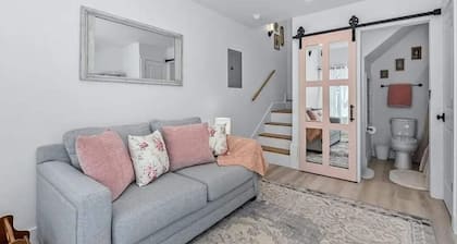 Cozy dual-cabin experience on Washburn Mountain in peaceful Greenwood, Arkansas.