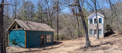 Cozy dual-cabin experience on Washburn Mountain in peaceful Greenwood, Arkansas.